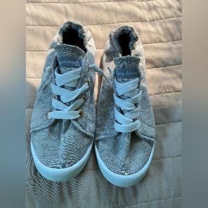 Tommy Bahama women's 7 slip on sneaker